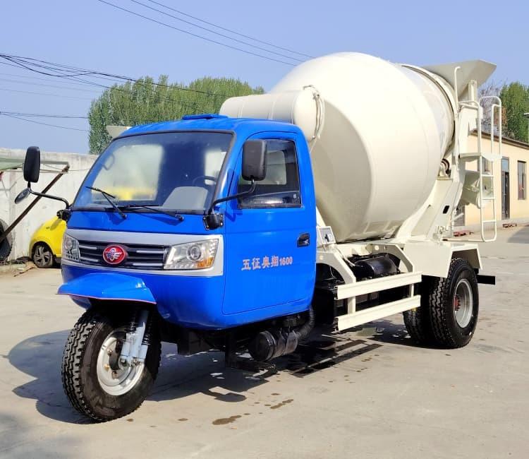 五轮搅拌车（全封驾驶室）